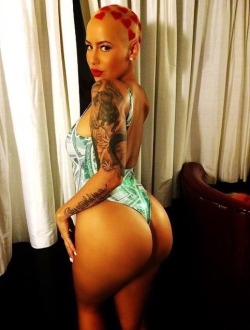 fatjuicyass:  Amber Rose