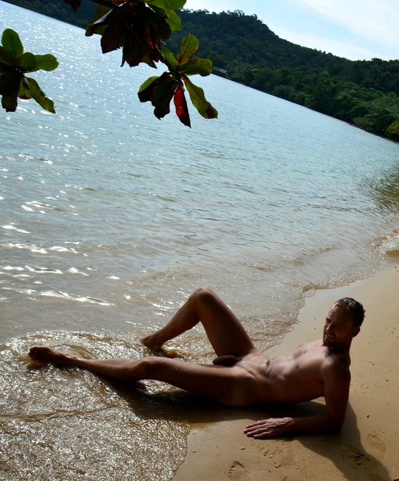 ofbeachesandmen:  Of beaches and men 