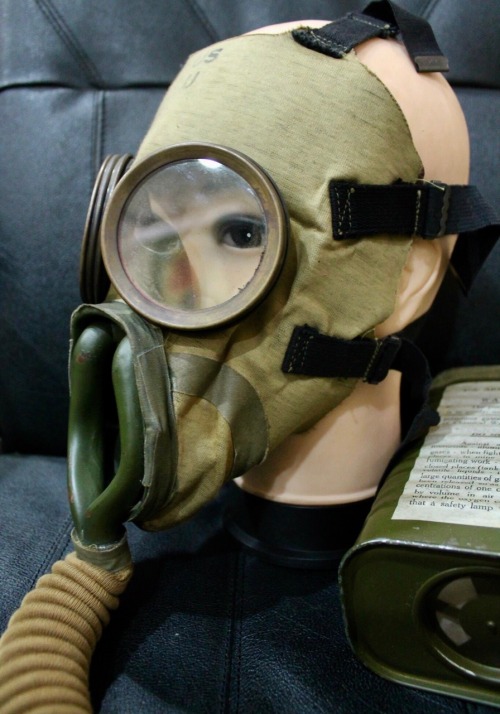 The US diaphragm mask was improved by making the eye lenses replaceable and making a one-size-fits-a