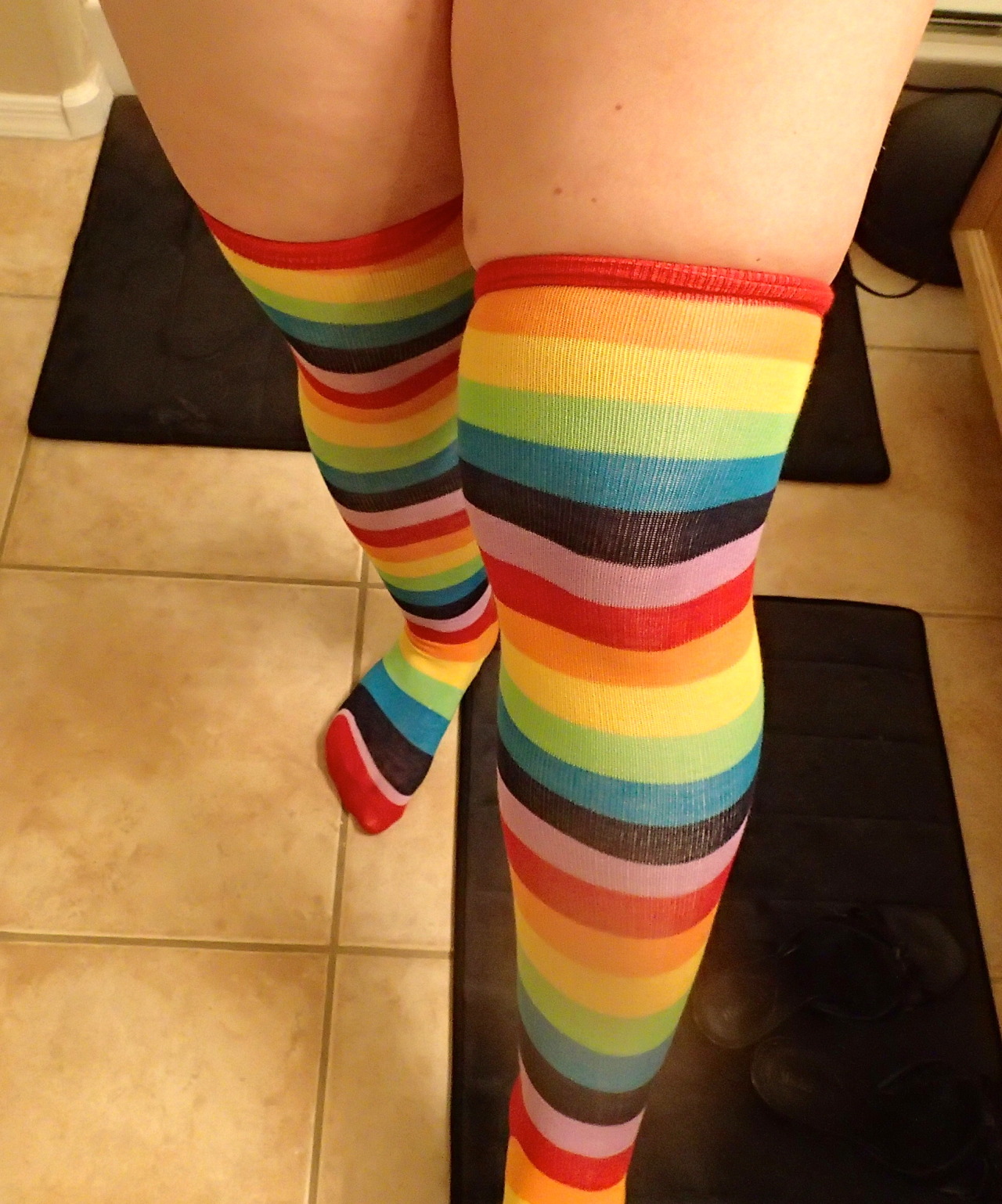 buffyloveshersls:  Miss you babe, here are the new thigh highs……….  Apparently