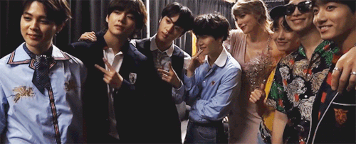 Taylor Swift Meets BTS Backstage At The 2018 Billboard Music Awards