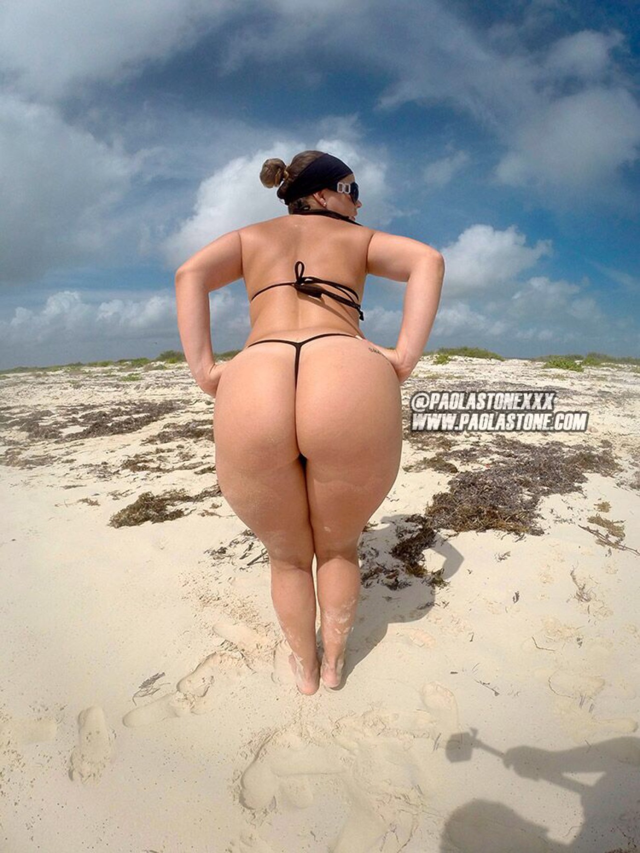 paolastonexxx:  Si quieres ver fotos mad calientes, sígueme en Twitter www.twitter.com/paolastonexxx