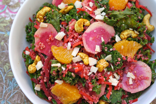 vegenista:  Coconut Curry Kale Salad I know what you’re thinking…this salad looks a lot like summer. Well folks, not to brag, but in Southern California, it feels a lot like summer. Again, not bragging & but not complaining. However, I am actually