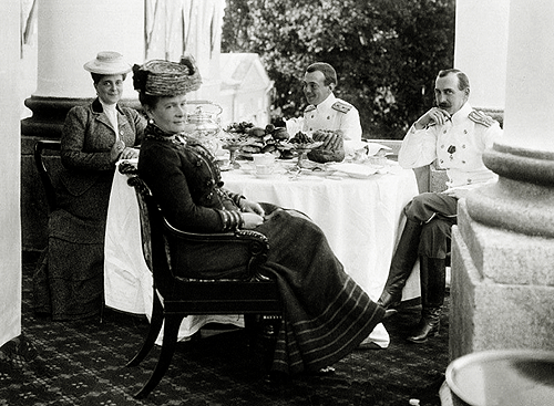 romanovsonelastdance: Elena Vladimirovna, Maria Pavlovna, Andrei Vladimirovich and Nicholas of Greec