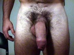 realmenstink:  NICE BUSH AND THICK SNOUT !!!