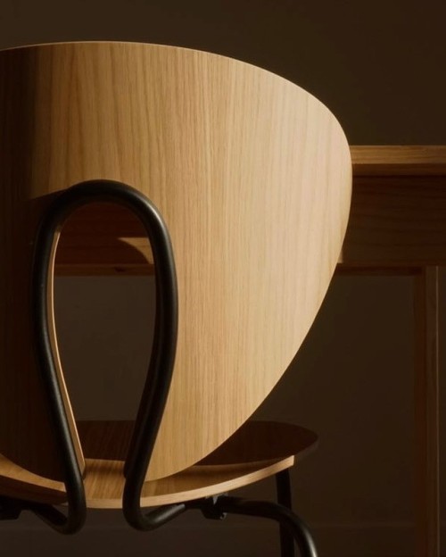  Warm Oak wood for this STUA Globus chair. A new design classic by Jesus Gasca.GLOBUS: www.stua.com/