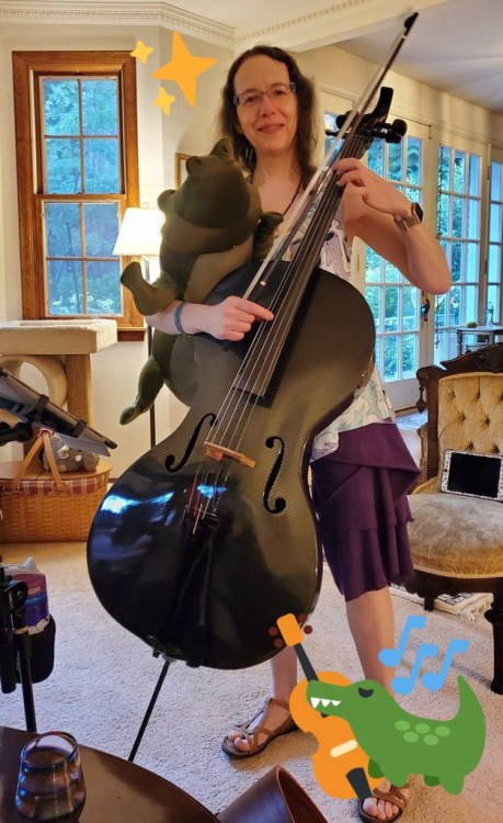 quadriviummuse: Reblog Alligator Cellist for good luck!(This is Betsy Tinney, an. extraordinary cell