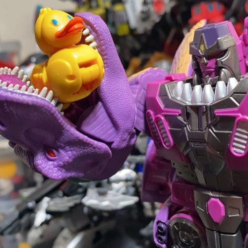 #quackles is canonically #beastwarsmegatron’s #minicon partner. I don’t make the rules. 