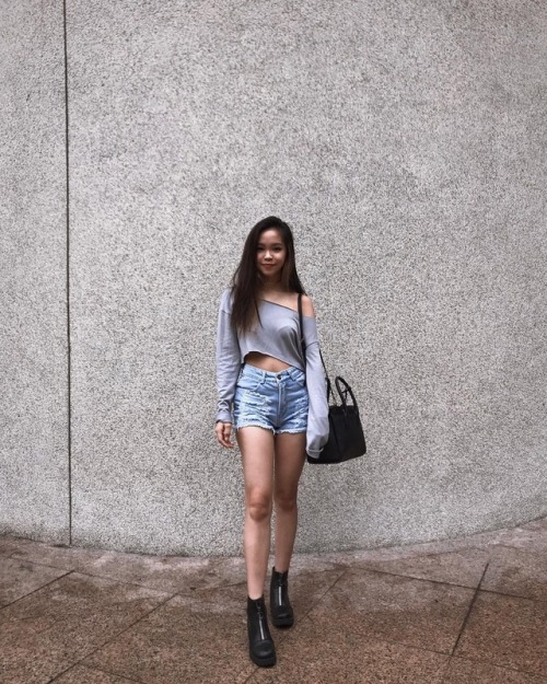 gorgeous-sgbabes:Sweet and nice ..  fap her butt and face..Credit: pxrxsxbxnx @parisabong