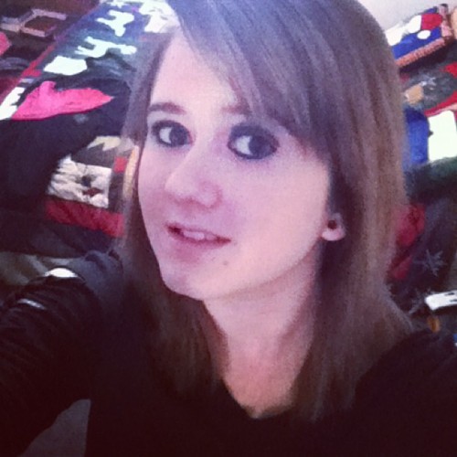 pierced-and-troubled:  Heading to Dallas soon. Woot woot. #cutegirl #lesbian #bi #DallasTexas #christmasshopping #myface 