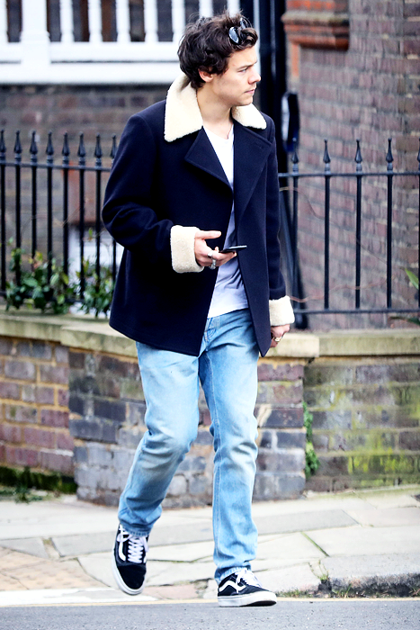 buzzingingucci://Harry out in London recently//