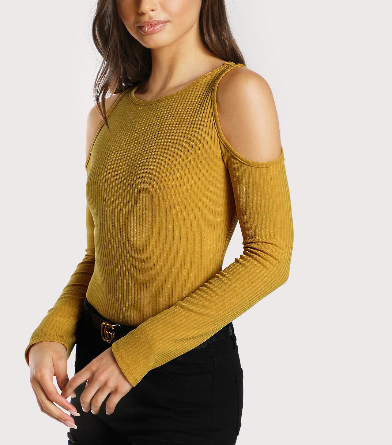 thechic-fashionista:Available here» 