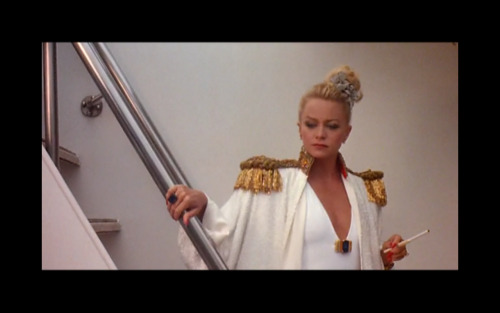 Those epaulettes! What a bathrobe. Goldie Hawn as Joanna Stayton in Overboard (1987)