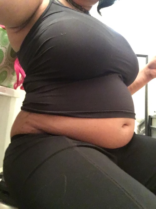 mothermunchies:  Boy have I gotten wide recently, adult photos