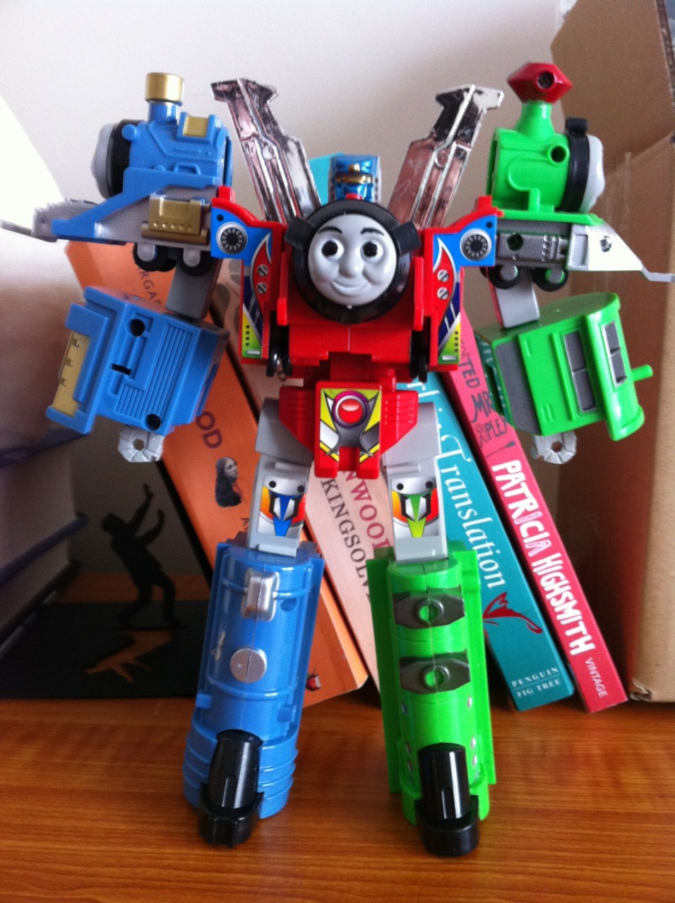 lookatbanner:  Sometimes cheap Chinese knockoff toys are amazing. 