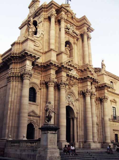 queen-alexandra-salome:allthingseurope:Syracuse Cathedral, Sicily, Italy (by matt northam)chelidon