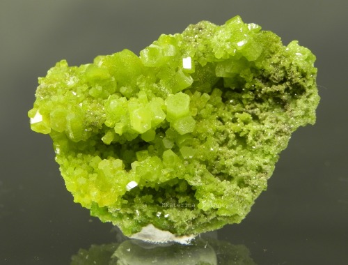 minerali-list: Pyromorphite Pb5(PO4)3Cl China Photo: Pakhneva Ekaterina