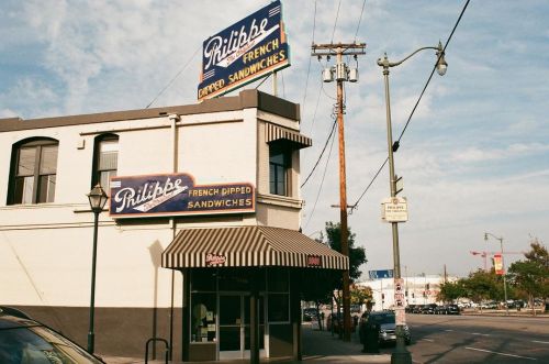 The one and only Philippe’s.   #photography #filmphotography #philippefrenchdip #places #35mmf