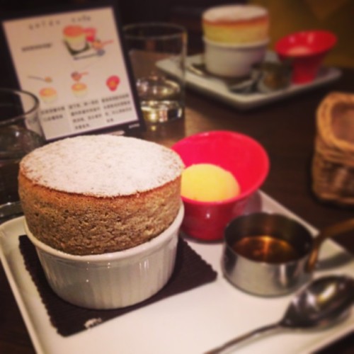 In love with #souffle #oolongtea flavor is awesome!! Yum ❤️ (at Caldo Cafe)