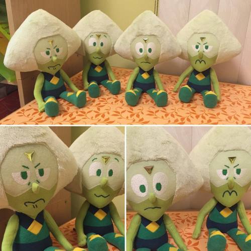 sowiddlefur:Four little Peridots for the shopfill! #stevenuniverse