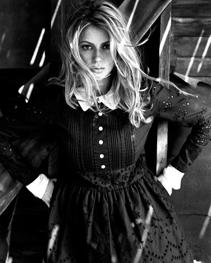 n0rthernt0wn:  Diora Baird Photographed by Odette SugermanFHM (UK), 2007