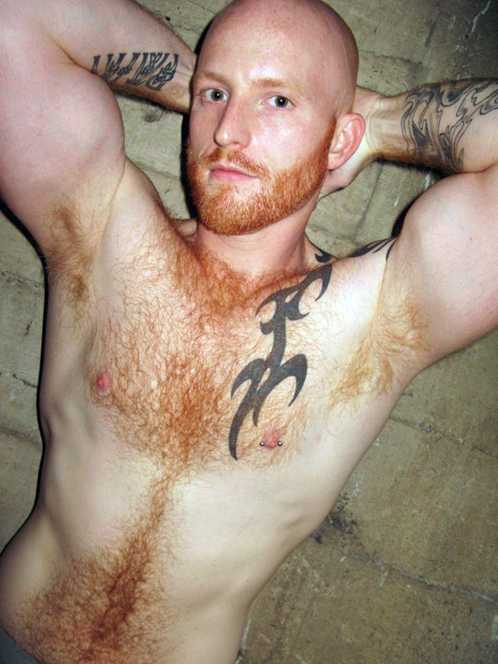 dirtybeardadmike:  Fit, inked ginger hottie….so so fit!  omg fucken yummy