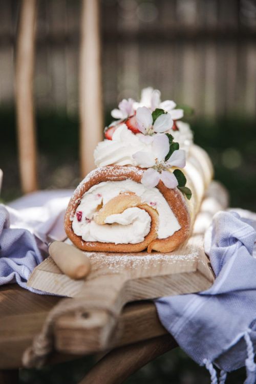 sweetoothgirl:Lemon Sponge Roll + Mascarpone Cream &...