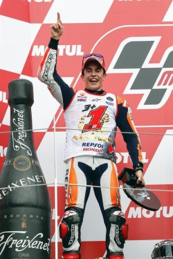 laporratesaluda:  Las mejores imágenes en la Temporada 2014 de MotoGP Clicks en el Gran Premio de Japan 2014: Jorge Lorenzo - Ganador Best images in the MotoGP Season 2014 Clicks in the Grand Prix of Japan 2014:  Jorge Lorenzo - Winner Imágenes Cortesía: