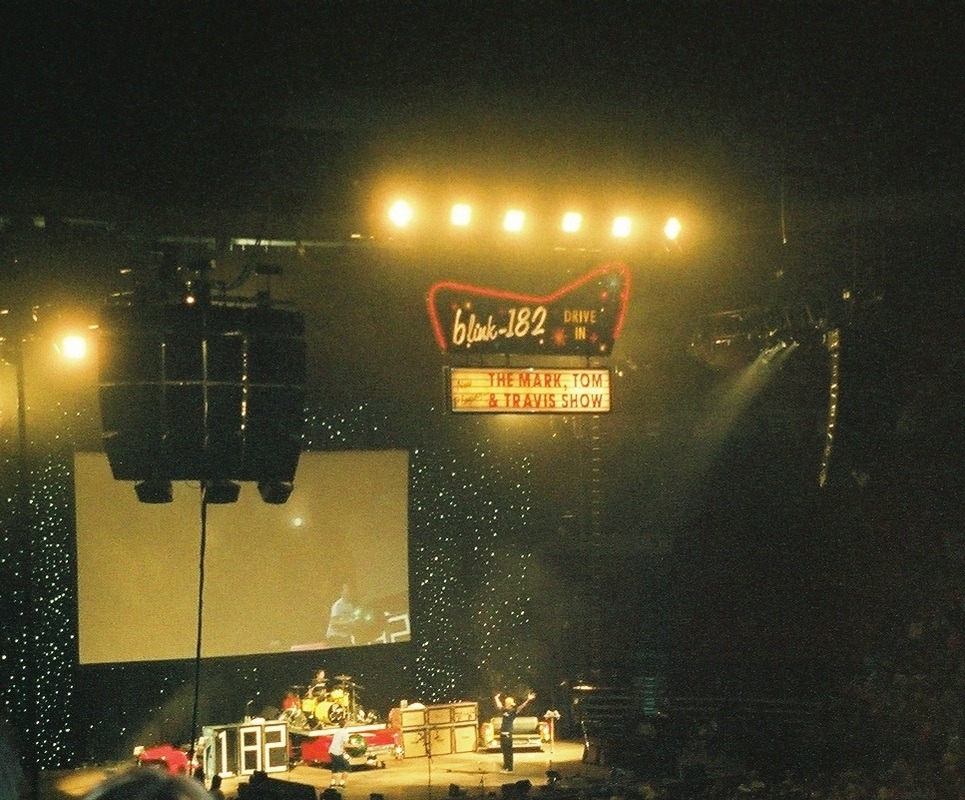 the-blink182:  6-7-2000 blink-182 the mellon arena
