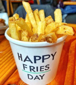 CRAVEFOODIE.COM