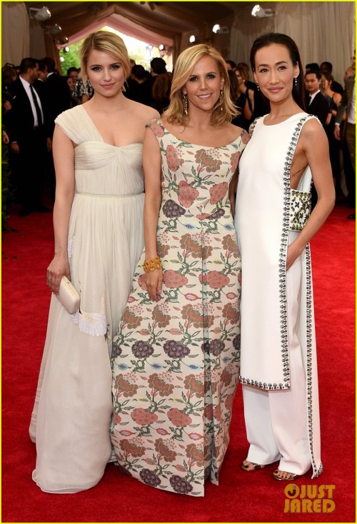 Selena Gomez (in Vera Wang) with Vera Wang, Dianna Agron and Maggie Q (both in Tory Burch) with Tory