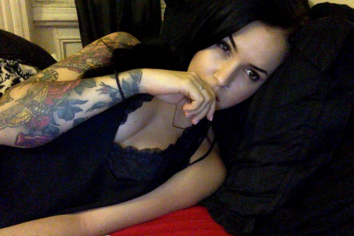 sherylcrowmags:  SELFIES 
