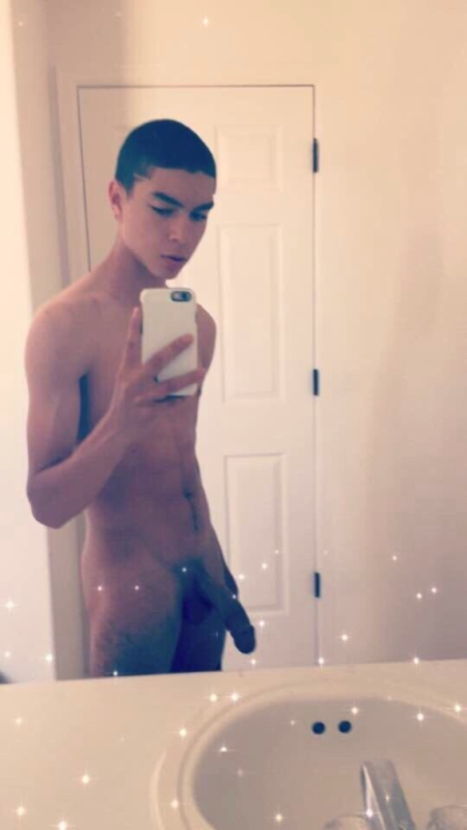 originalkind: originalkind:  98baits: Jayy 10$ HMU Idk if that’s his but he’s sexy   Wai