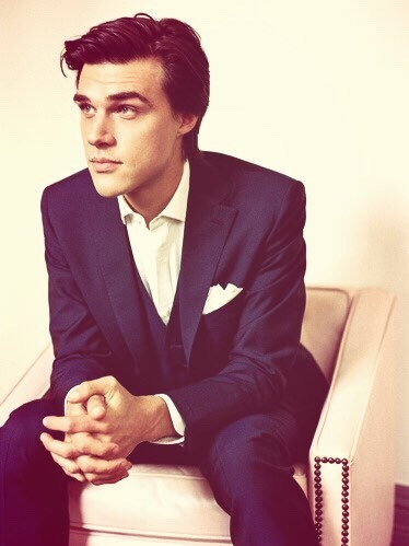 tgrade5:  Finn Wittrock. 