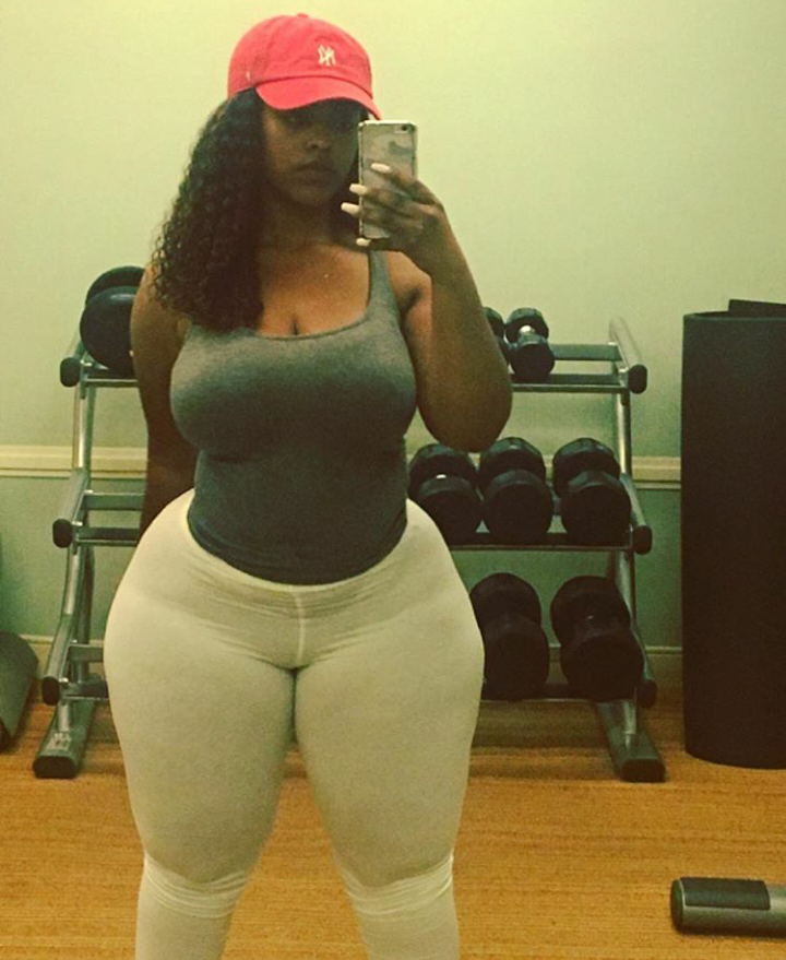 jazziedadd:  CurvyLicious. DeliciouslySexy. BootiLicious.     Ms MsrTaye 💜💚💜