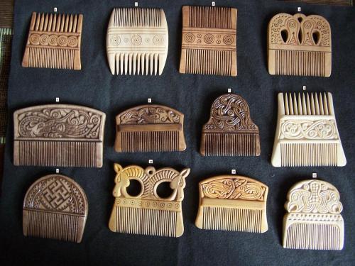 sartorialadventure:Medieval wooden combs (click to enlarge)