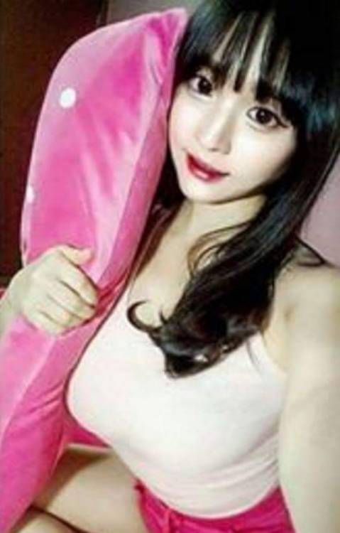 godinglov2: 1037772818: 페북에서 이미 유명한G컵녀. 유치원강사, 중학교 교생 여러썰이 있으나 실직업은 유흥업소 간판. G컵녀