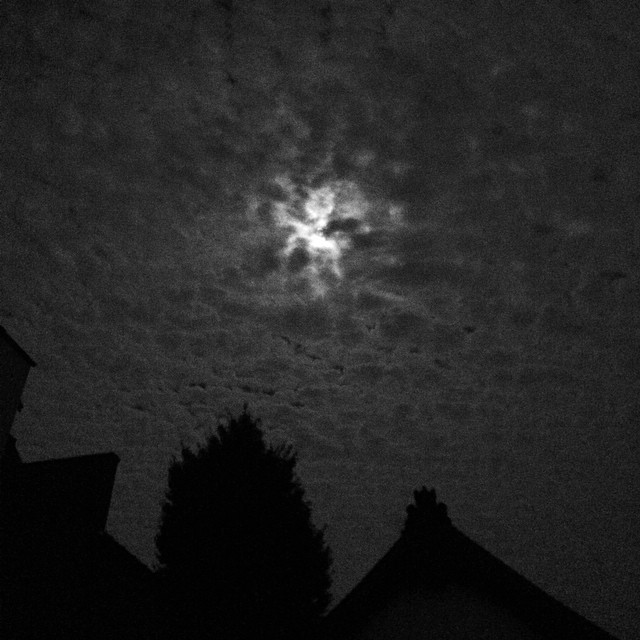 super dark moon
#moon #supermoon #photooftheday #igersjp #clouds #night #dark #bw #silhouette