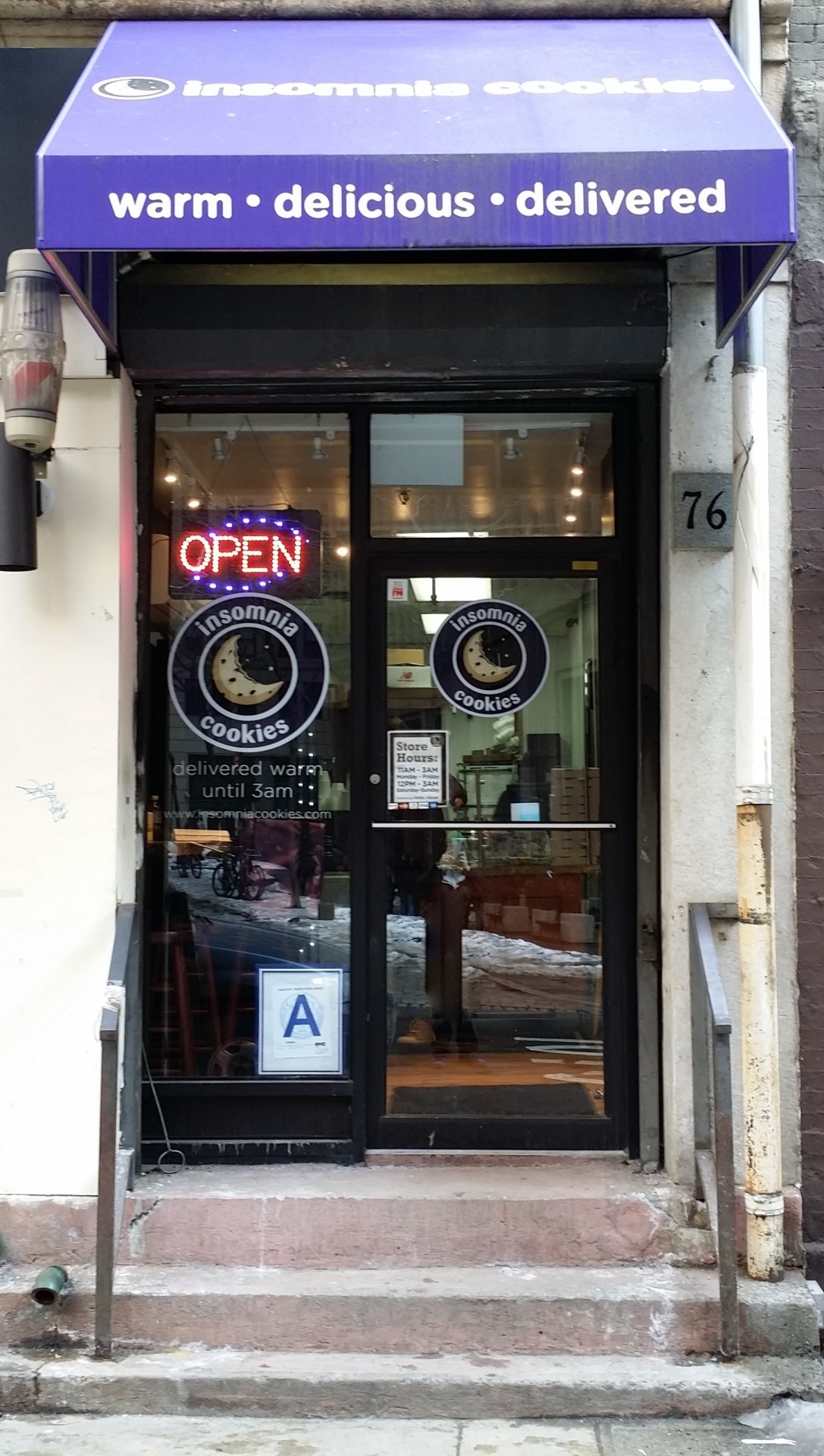 mymanhattanexperience:   Insomnia Cookies.  Financial District. ‘Warm, delicious,