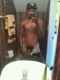 nudeselfshots-blackmen.tumblr.com post 62513550969