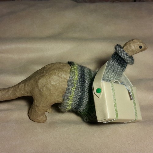 iamtinydinosaur: Today it is time that dinosaur friend wants to travel and is looking for a new home