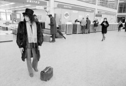 Marc Bolan – JFK Airport, U.S. Tour, Feb 1972 • Ph. Keith Morris Bolan died on 16 September 1977.  He was a passenger in a purple Mini GT driven by Gloria Jones. Jones lost control of the car and it struck a sycamore tree.  Bolan never learned