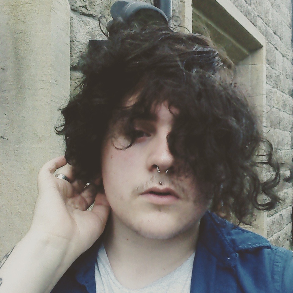 alienhive:  alienhive:  Dyed the green out of my hair am I Ellen Ripley yet  @ghost-type-jayratina