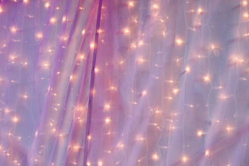 motelrocks:  #bedroom #inspo #lights #lilac #sparkle  