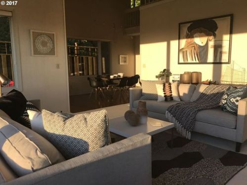 househunting:$790,403/3 br/2400 sq ftbuilt in 1969Portland, OR
