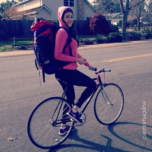 fixiegirls:  by @carinomagana “Bike ride with my huge backpack on #fixedgear#fixies#backpacking#turt