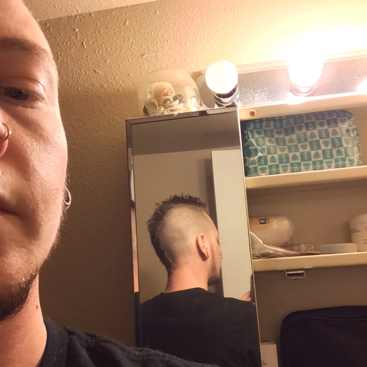 queerbeards-snapbacks-n-tattoos:  Fresh hair cut, finally said goodbye to the top