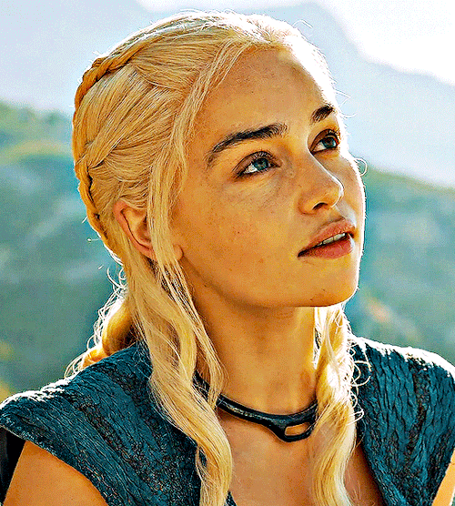 The Unreal beauty Of Emilia Clarke As Daenerys Targaryen In Game Of Thrones (2011-2019)