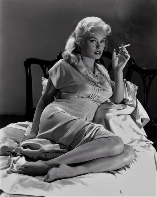 xxhorace:Mamie van Doren Hot sexy smoker