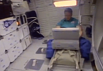 rudescience:gif87a-com:Ejecting a floppy disk in space1.44MB of wheeee.
